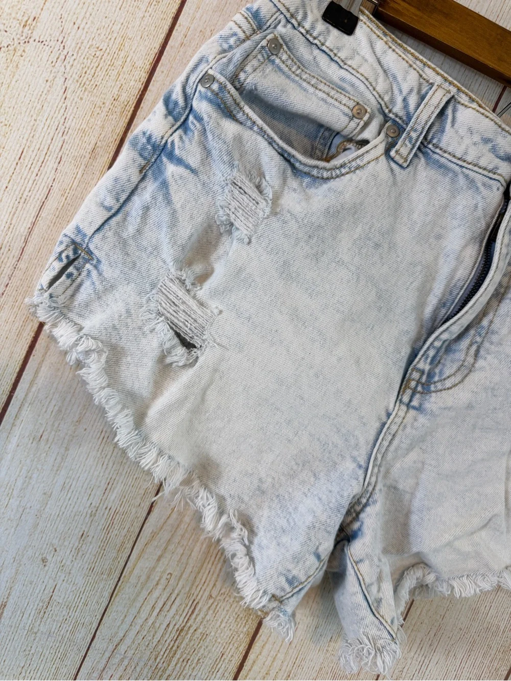 Celebrity Pink Light Wash Distressed High Rise Denim Shorts 11/30